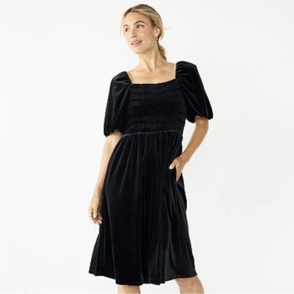 NWT Draper James RSVP puffy sleeve Black velvet Dress size small.